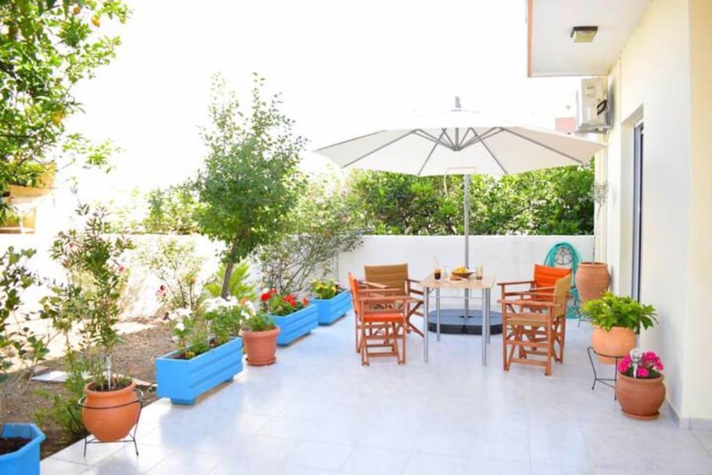 Marble Cool 2-Bedroom Down Town Yard House Kíssamos Exteriér fotografie